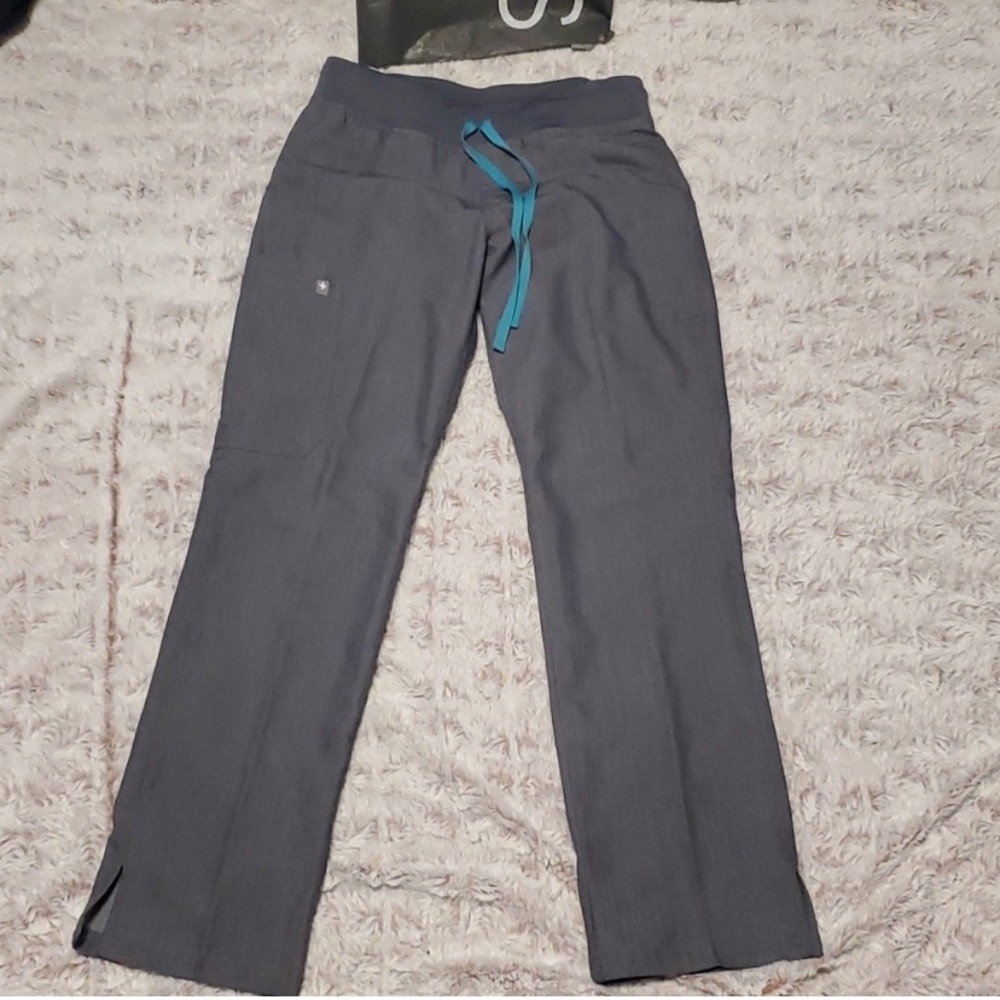 Figs womens Scrubs Grey bottoms XS Petite